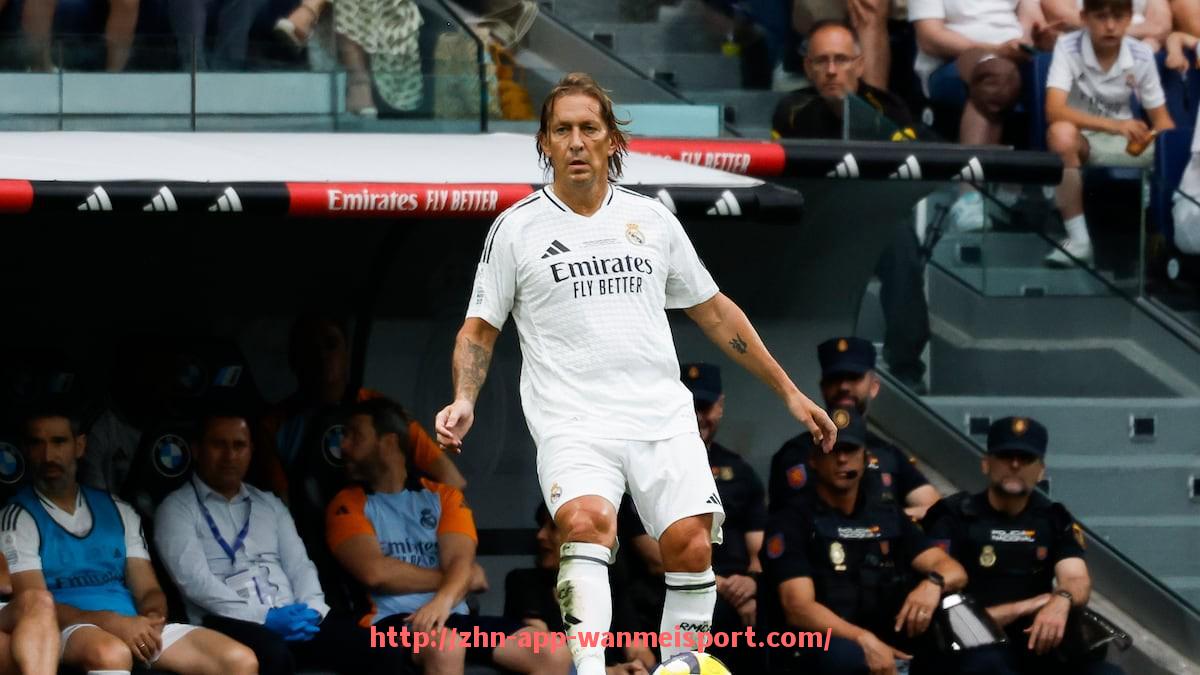 完美体育官方入口-CBA与足球哪个更大：从赛事观众到品牌合作，全面比较CBA和足球的受欢迎程度