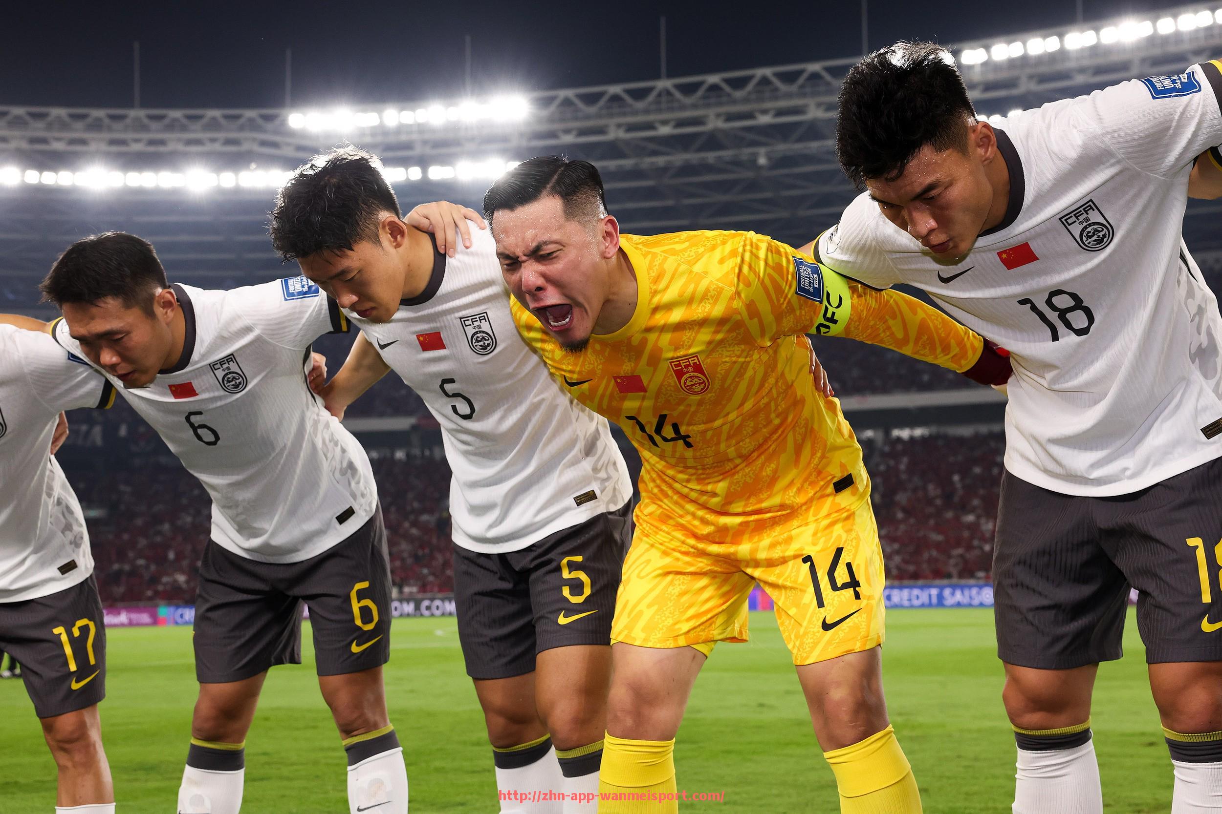 完美体育官方入口-英超球员与妻子的背后生活与情感故事