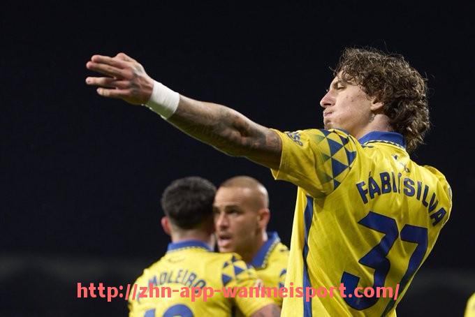 完美体育官方入口-世俱杯周边产品利润来源拆解展示衍生经济与品牌运营策略